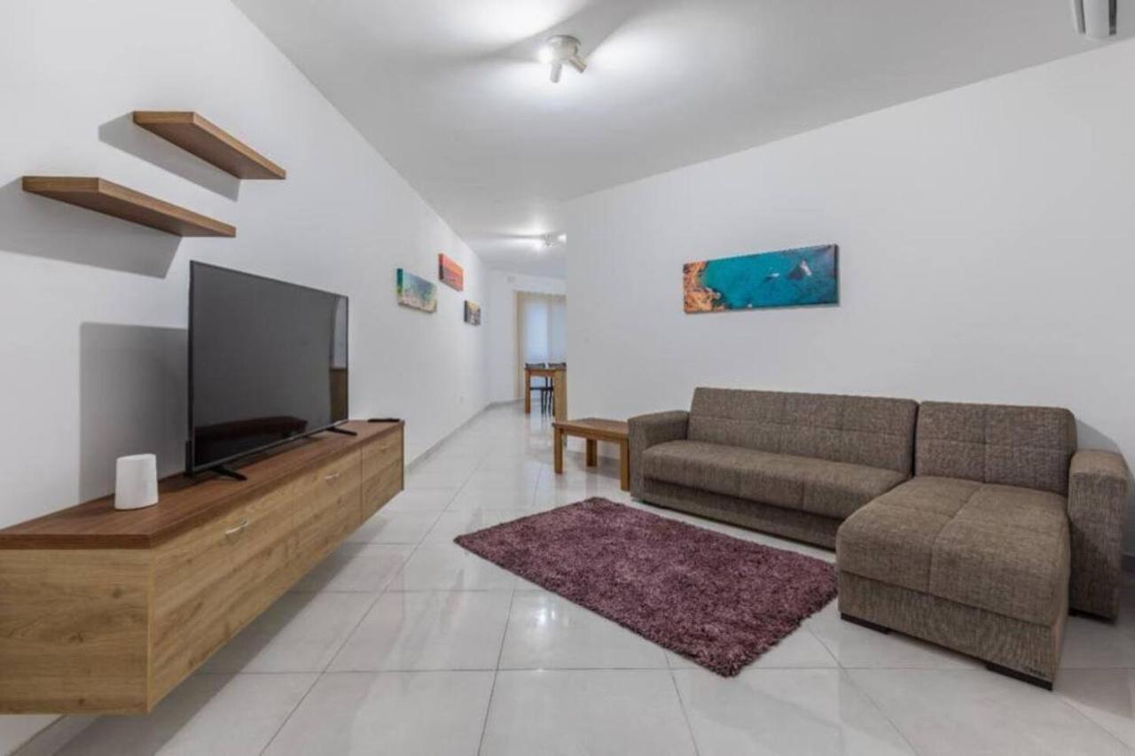 Two Bedroom 1 Minute Away From The Seafront Apartment Marsaxlokk