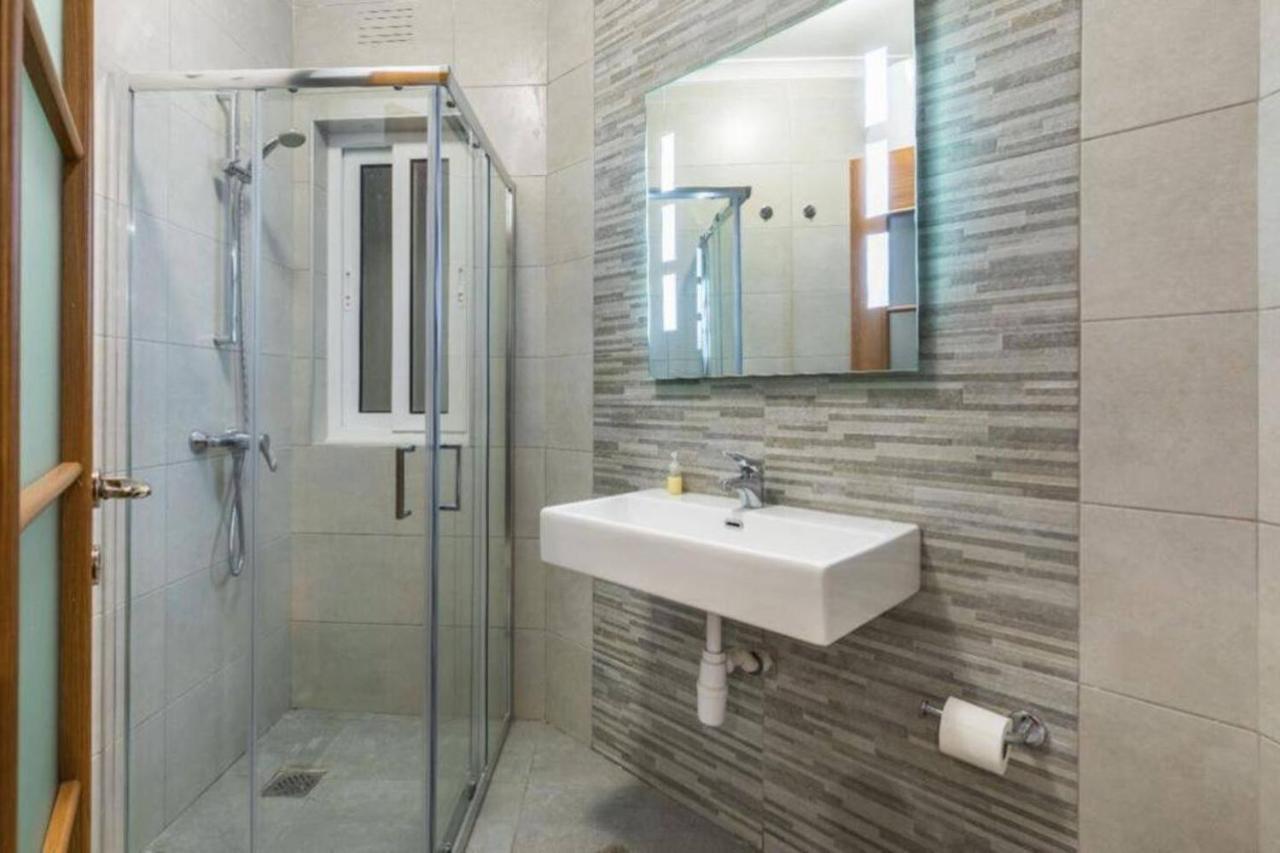 Two Bedroom 1 Minute Away From The Seafront Marsaxlokk