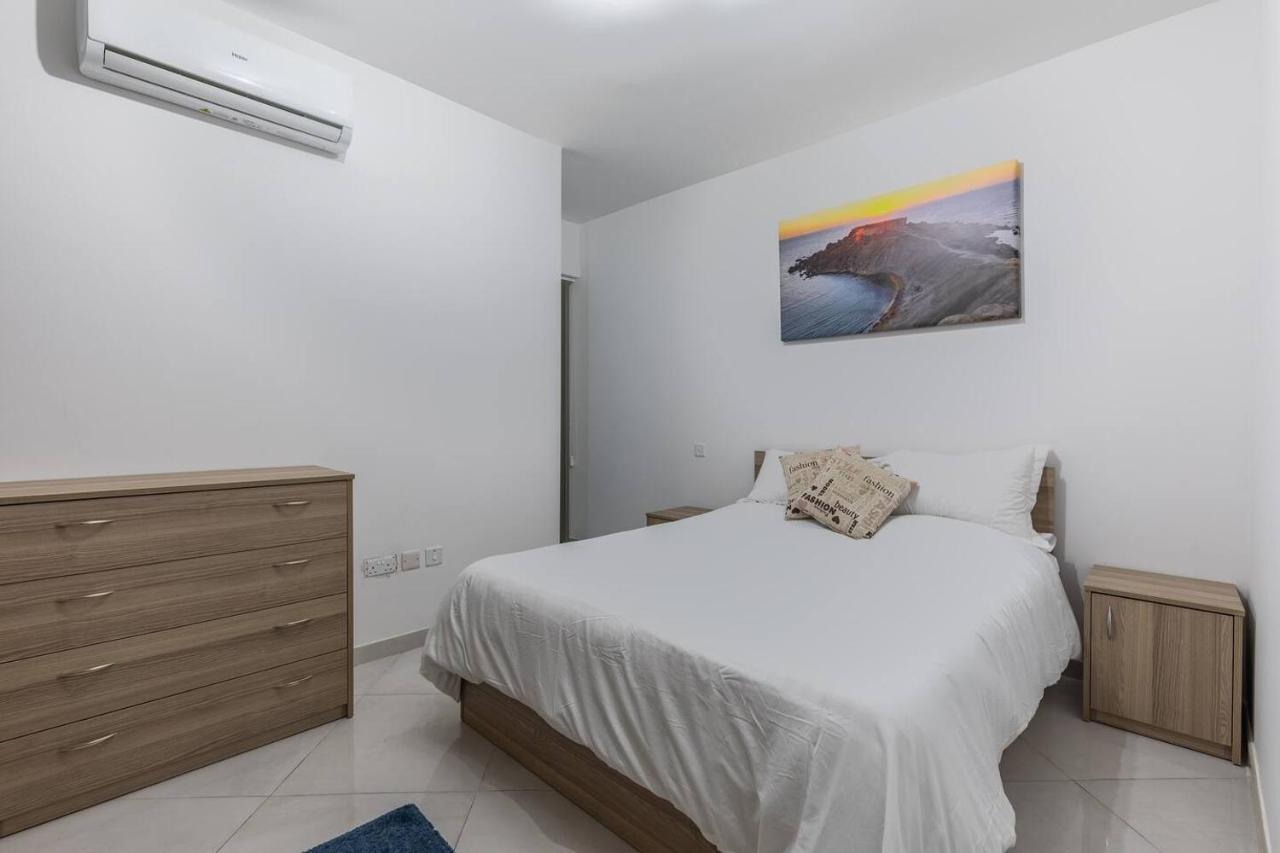 Two Bedroom 1 Minute Away From The Seafront Apartment Marsaxlokk